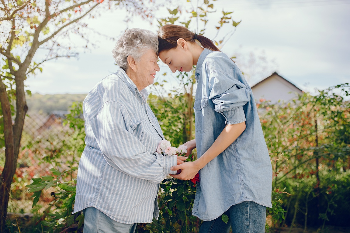 Как убедить родственника переехать в дом престарелых?