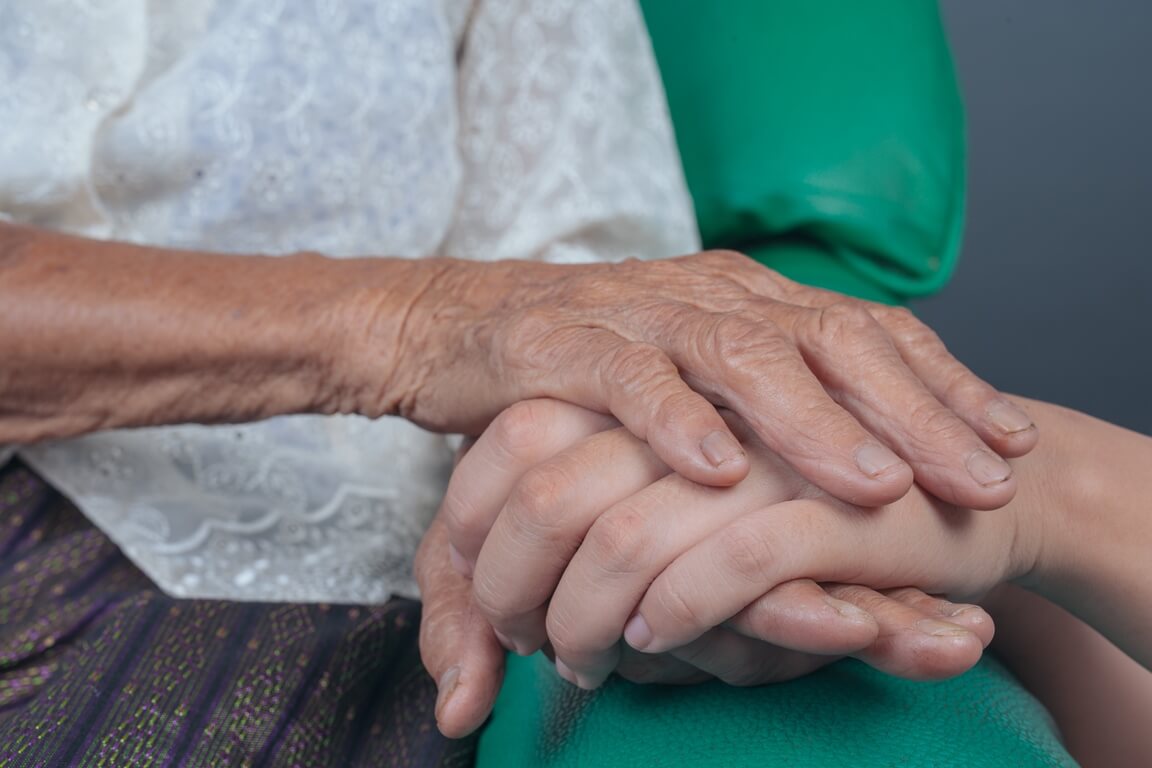 Міфи про проживання в приватному будинку для літніх людей